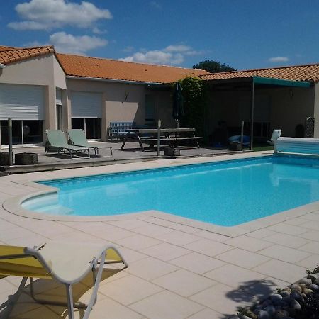 La Chambre Des Amis Parthenay Exterior photo