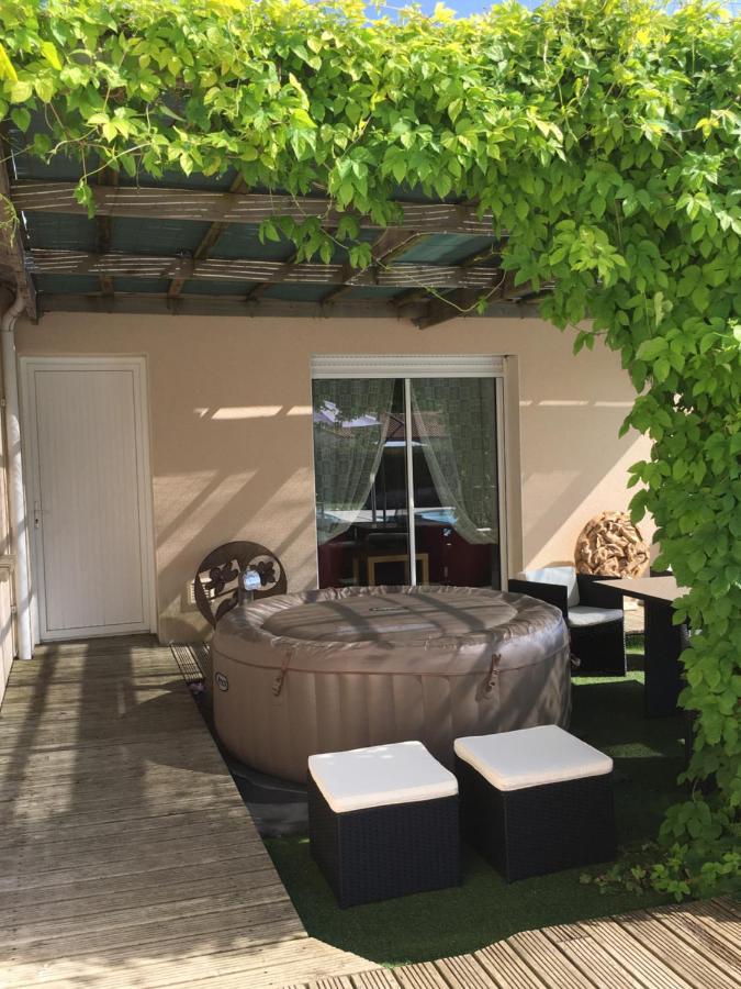 La Chambre Des Amis Parthenay Exterior photo